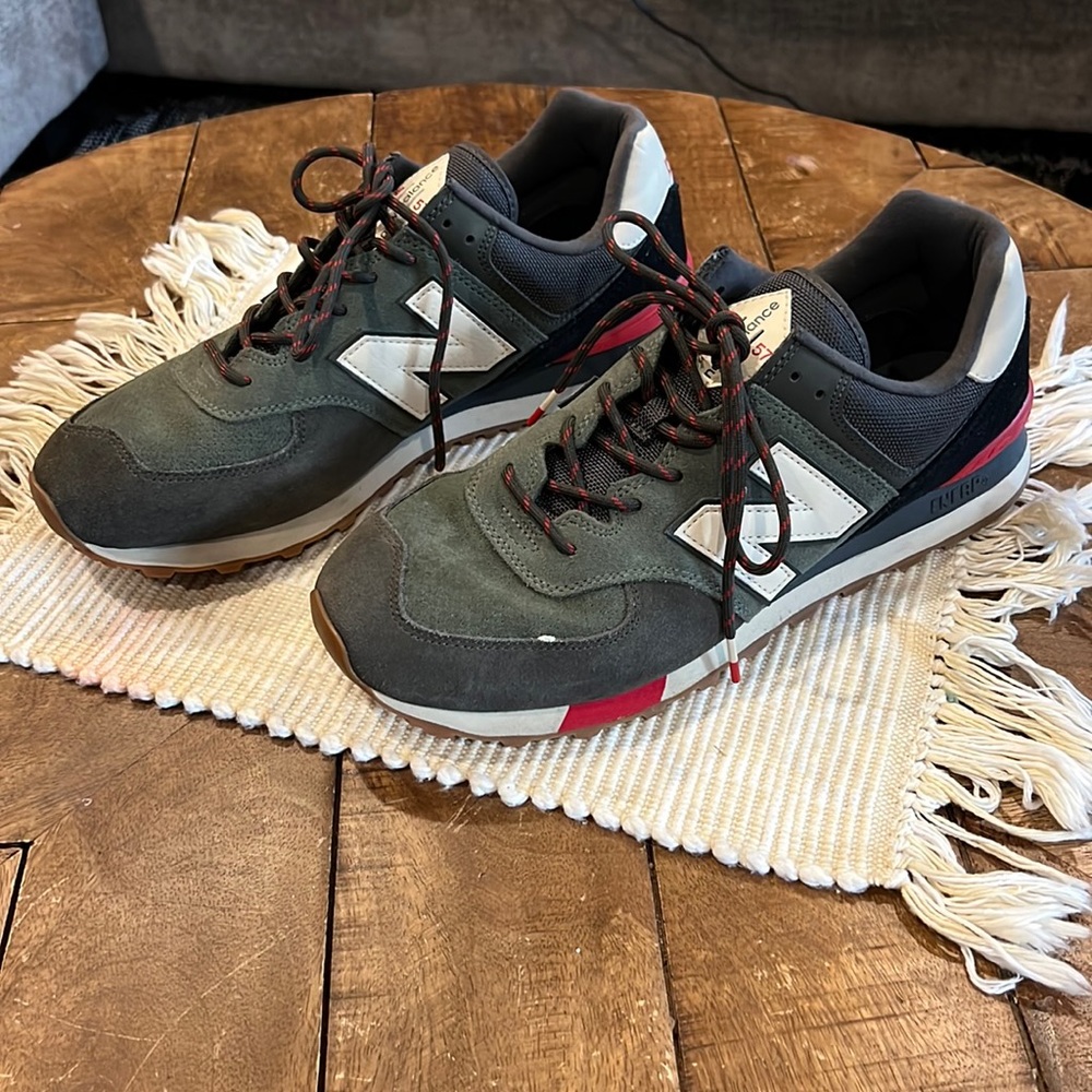 New Balance Mens 574 like new shoes!